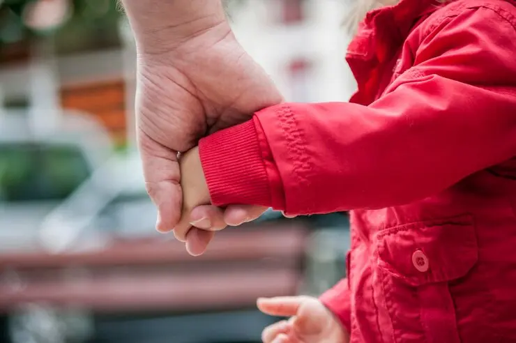 شرایط گرفتن حضانت فرزند چیست؟ | وکلای ایران - 11 آبان 1404